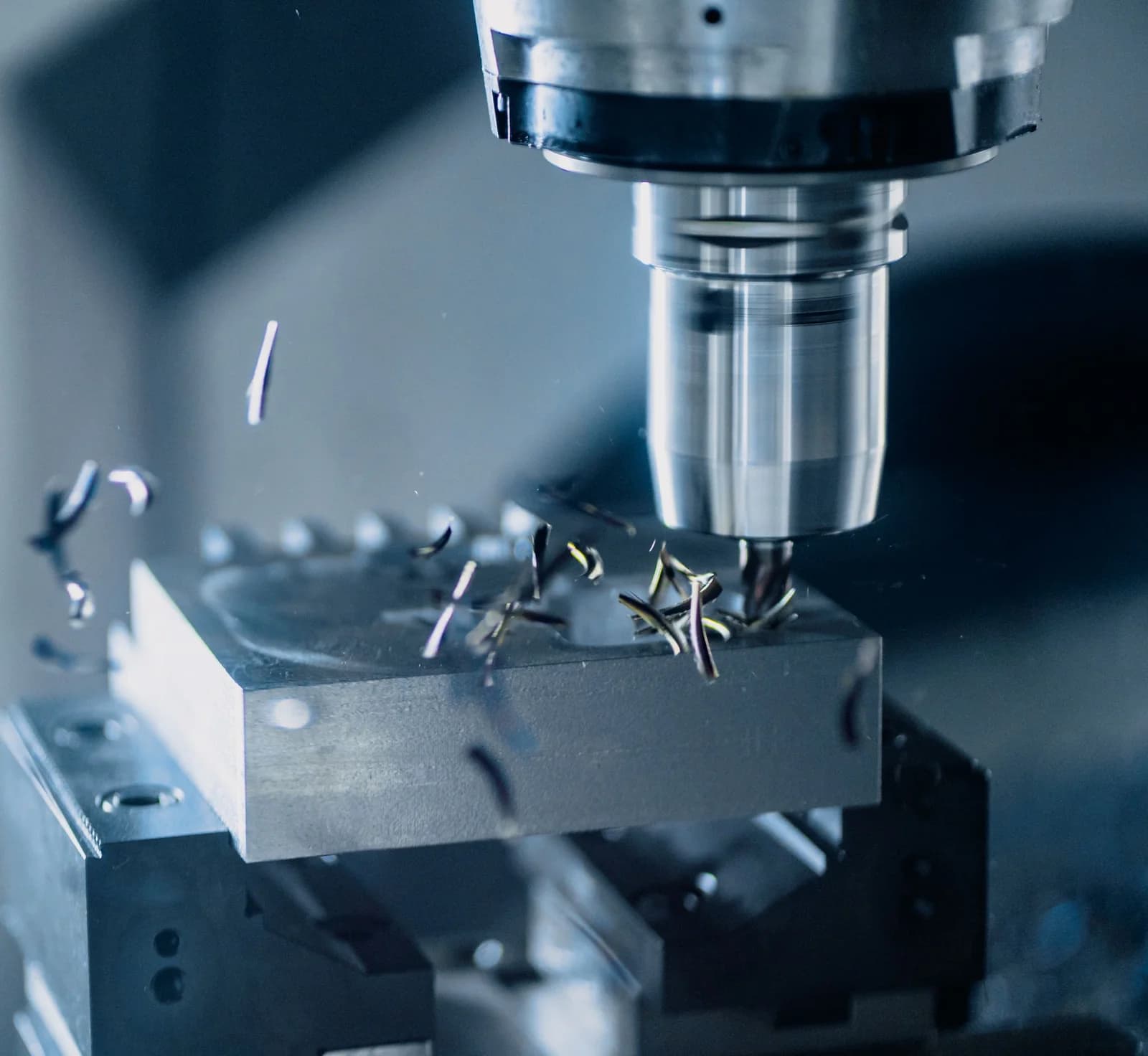 CNC-Fräsen eines Metallwerkstücks